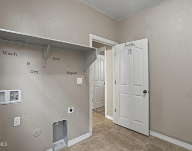 2237 Leafy Point Place - Photo Thumbnail 14
