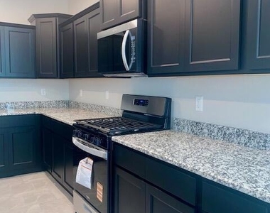 12836 Carefree Avenue - Photo Thumbnail 11