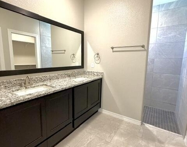 12836 Carefree Avenue - Photo Thumbnail 15