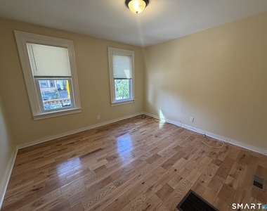 33 Stevens Street - Photo Thumbnail 8