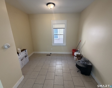 33 Stevens Street - Photo Thumbnail 7
