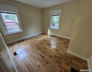33 Stevens Street - Photo Thumbnail 2