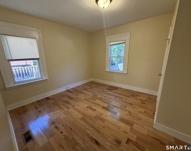 33 Stevens Street - Photo Thumbnail 10