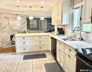 2 Oakridge Drive - Photo Thumbnail 3