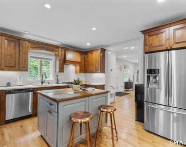 35 Armstrong Road - Photo Thumbnail 9
