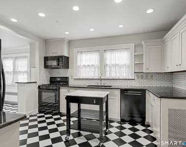 14 Roosevelt Street - Photo Thumbnail 8