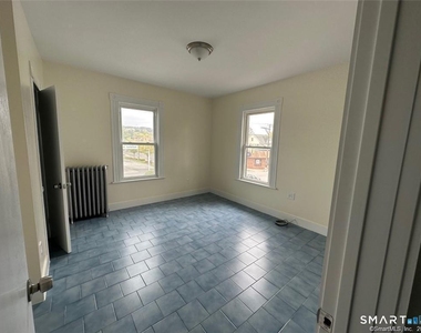 218 Main Street - Photo Thumbnail 8