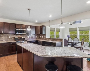 1105 Deerfield Drive - Photo Thumbnail 8