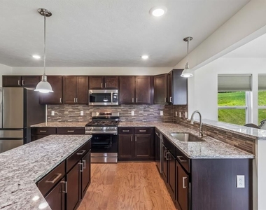 1105 Deerfield Drive - Photo Thumbnail 10