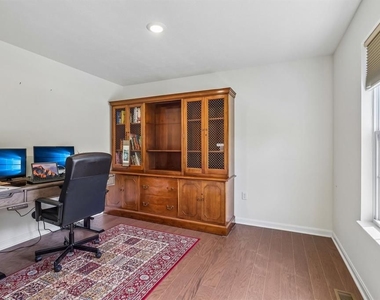 1105 Deerfield Drive - Photo Thumbnail 17