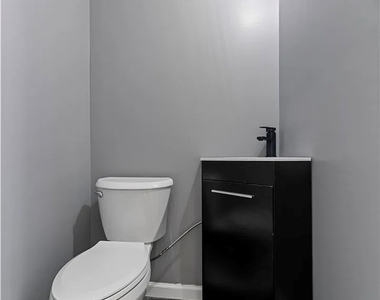 5440 Hillcrest St - Photo Thumbnail 9