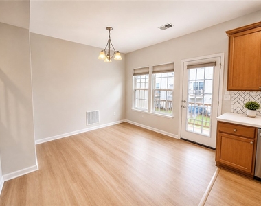 1502 Pointe View Dr - Photo Thumbnail 10