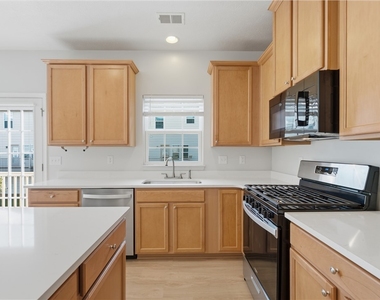 1502 Pointe View Dr - Photo Thumbnail 9