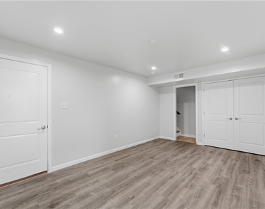 1502 Pointe View Dr - Photo Thumbnail 32