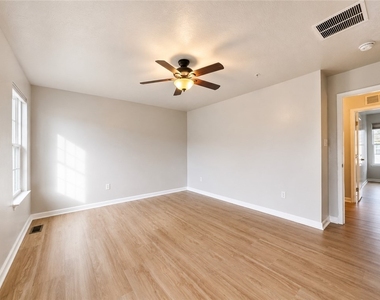 1502 Pointe View Dr - Photo Thumbnail 22