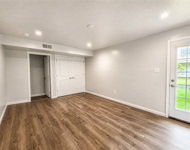 1502 Pointe View Dr - Photo Thumbnail 43