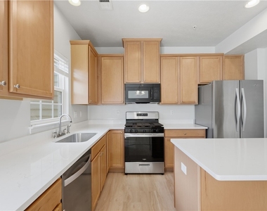 1502 Pointe View Dr - Photo Thumbnail 10