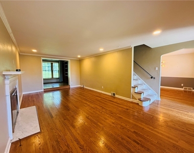 143 Seneca Dr - Photo Thumbnail 14