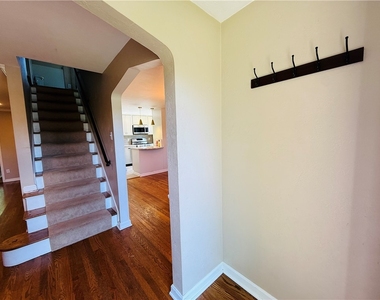 143 Seneca Dr - Photo Thumbnail 3