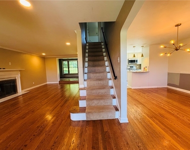 143 Seneca Dr - Photo Thumbnail 4