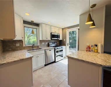 143 Seneca Dr - Photo Thumbnail 6