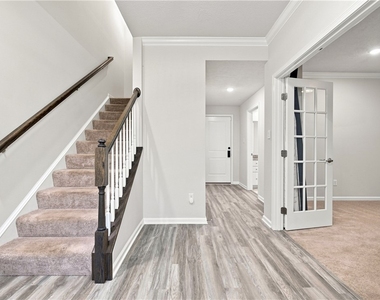 2004 Hemlock Ln - Photo Thumbnail 2