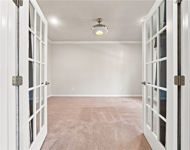 2004 Hemlock Ln - Photo Thumbnail 5