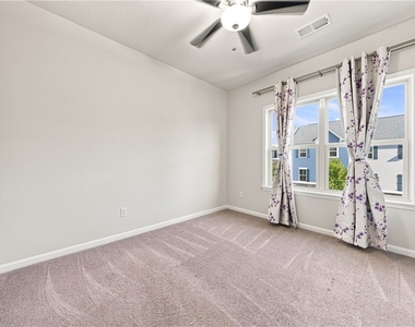 2004 Hemlock Ln - Photo Thumbnail 32