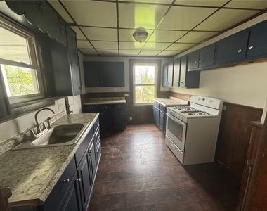 920 Vankirk St - Photo Thumbnail 1