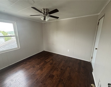 920 Vankirk St - Photo Thumbnail 6