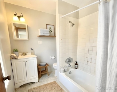 927 Vankirk St - Photo Thumbnail 5