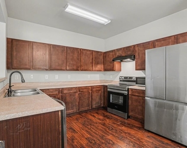 1517 Arbor Place Drive - Photo Thumbnail 3