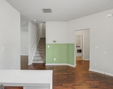 1517 Arbor Place Drive - Photo Thumbnail 1