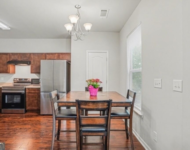 1517 Arbor Place Drive - Photo Thumbnail 4
