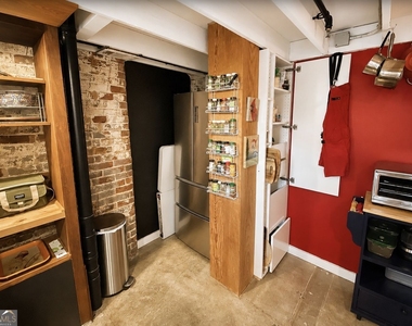 170 Blvd Se - Photo Thumbnail 4