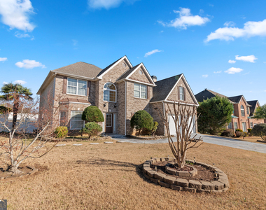 820 Kaitlyn Drive - Photo Thumbnail 2
