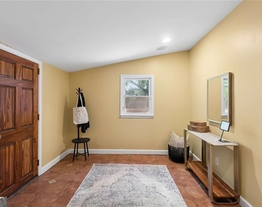 805 Holmes Street Nw - Photo Thumbnail 24
