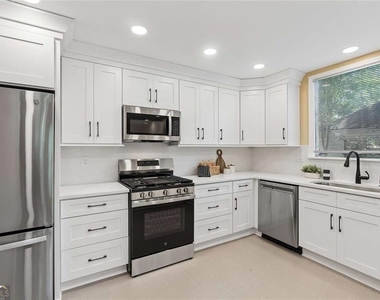 805 Holmes Street Nw - Photo Thumbnail 16