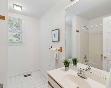805 Holmes Street Nw - Photo Thumbnail 20