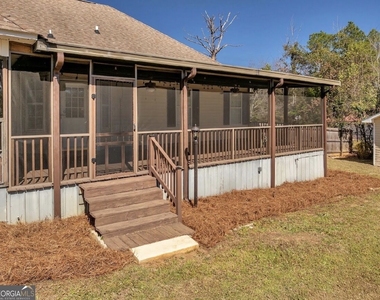 104 Ellison Lane - Photo Thumbnail 5