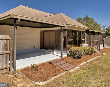 104 Ellison Lane - Photo Thumbnail 11