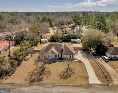 104 Ellison Lane - Photo Thumbnail 2