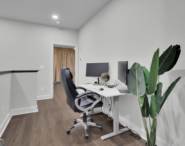 8026 Linfield Way - Photo Thumbnail 10