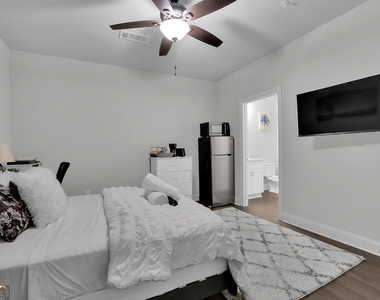 8026 Linfield Way - Photo Thumbnail 6