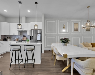 8026 Linfield Way - Photo Thumbnail 12