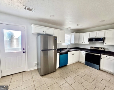 138 Kensington Circle - Photo Thumbnail 5