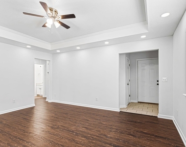 138 Kensington Circle - Photo Thumbnail 2