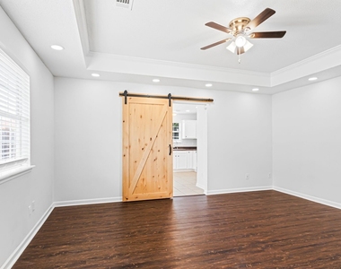 138 Kensington Circle - Photo Thumbnail 3