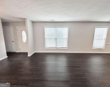 1552 Blackwell Road - Photo Thumbnail 2