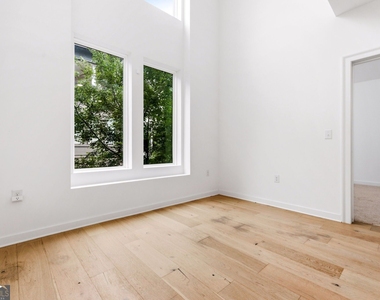 395 Pratt Drive - Photo Thumbnail 3